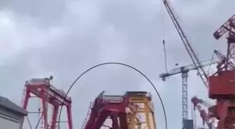 Tuzla'da kule vinç rüzgarın etkisiyle devrildi