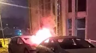 Yakutiye'de park halindeki araç alev alev yandı