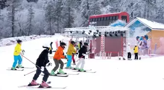 Albüm: Çin'in Sichuan Eyaleti Kış Turizmindeki Artışla Birlikte Turist Akınına Sahne Oldu