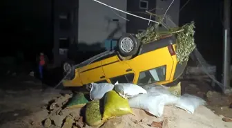 Antalya'da hortum; çatılar uçtu, seralar ve araçlar zarar gördü