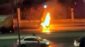 Avcılar'da motosiklet alev alev yandı