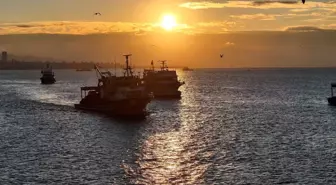 Boğaz'da fırtına sonrası balıkçılar yeniden denize açıldı