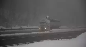 Bolu Dağı'nda kar ve sis etkili oldu