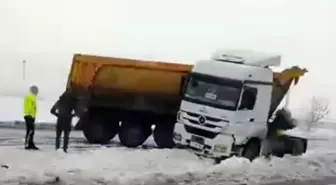 Diyarbakır'da aynı güzergahta 5 araç kazaya karıştı