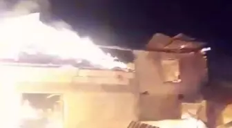 Erzurum'da Kışın Kullanılmayan Ev ve Ahır Yanarak Kül Oldu