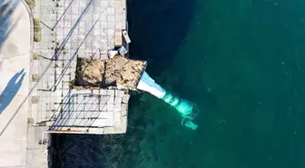 Fırtınanın etkisiyle devrilen deniz feneri havadan görüntülendi