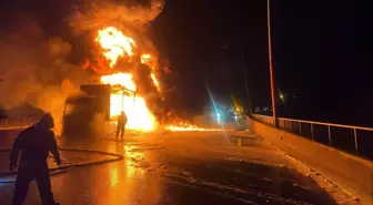 Gaziantep'te çocuk bezi yüklü TIR yandı