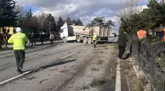Görenleri pes dedirten kazada tır ağaçları ezip karşı şeritte durabildi