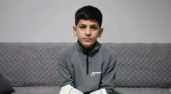 Hafızlık eğitimini tamamlayan 11 yaşındaki çocuk, güzel haberi babasıyla gözyaşları içerisinde paylaştı