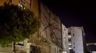 İzmir'de fırtına hayatı olumsuz etkiledi