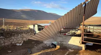 Karaman'da fırtınada uçan çatının altında kalarak yaşamını yitirdi