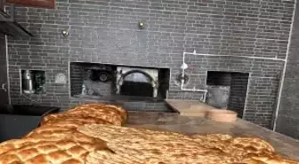 Karayazı'da yeni lavaş ve tandır ekmek fırını hizmete açıldı