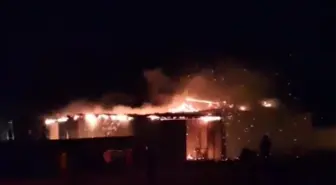 Kırşehir'de bir evin garajında yangın: 2 traktör ve tarım aletleri zarar gördü