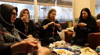 Kırşehir'de kadınlardan ihtiyaç sahibi çocuklara karne hediyesi