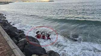 Kontrolden çıkan elektrikli motosiklet denize düştü; 2 yaralı