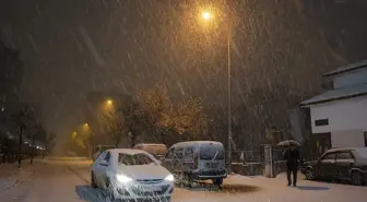 Malatya'da Etkili Kar Yağışı Sokakları Beyaza Bürüdü
