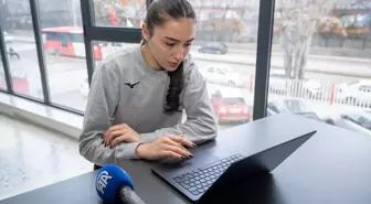 Milli voleybolcu Saliha Şahin, AA'nın 'Yılın Kareleri' oylamasına katıldı