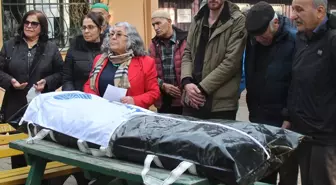 Muhtar, belediyenin cenazesini kaldırdı