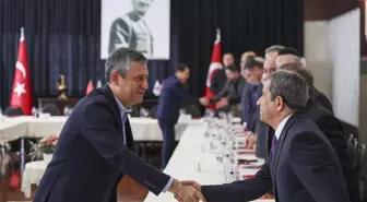 Özgür Özel, il başkanları ve kanaat önderleri ile görüştü