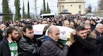 Trabzon'da saç ekimi işlemi sırasında fenalaşarak öldüğü iddia edilen kişinin cenazesi defnedildi