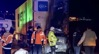 Ankara'da tıra çarpan otomobilin sürücüsü hayatını kaybetti