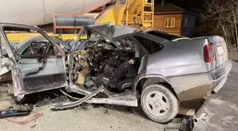 Beton Mikseriyle Çarpışan Otomobilin Sürücüsü Ağır Yaralandı