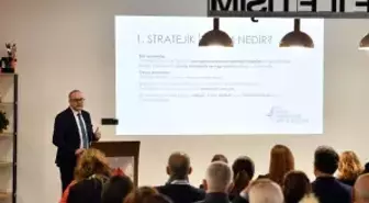 Doç. Dr. Bora Bayraktar, İKÜ'de stratejik iletişim ve kriz yönetimini anlattı