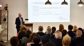 Doç. Dr. Bora Bayraktar, İKÜ'de stratejik iletişim ve kriz yönetimini anlattı