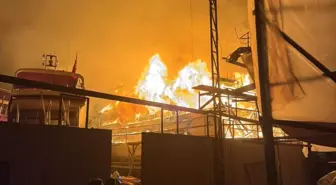 Fethiye'de yapımı süren 20 metrelik gulet teknede yangın