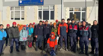 Kamp için çıktıkları dağda mahsur kalan 24 kişi kurtarıldı