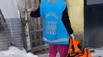 Kar kış demeden evlerdeki hastalara ulaşıyorlar