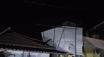 Manisa'da sağanak ve fırtına etkili oluyor