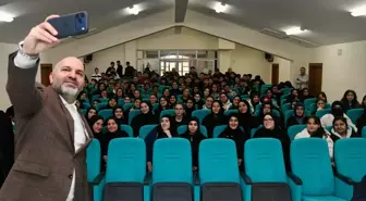 RTÜK Üyesi Davulcu, Çorum'da öğrencilerle dijital çağın fırsat ve risklerini konuştu