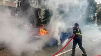 Uşak'ta seyir halindeki otomobilde çıkan yangın söndürüldü