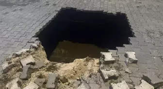 Yağmurun çökerttiği yoldan çıkanları görenler gözlerine inanamadı