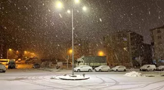 Adıyaman'da kar yağışı etkisini artırdı