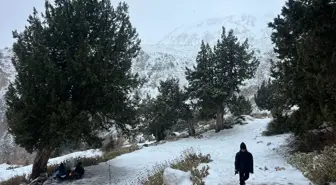 Antalya'nın Kaş ilçesinin yüksek kesimlerine kar yağdı