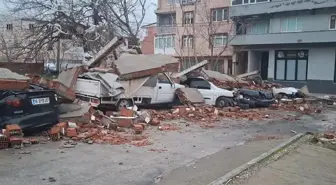 Bursa'da fırtınanın neden olduğu hasar, gündüz görüntülendi