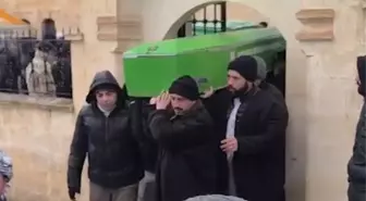 Evde gaz sıkışması sonucu meydana gelen patlamada ölen nine ve 2 torunu toprağa verildi