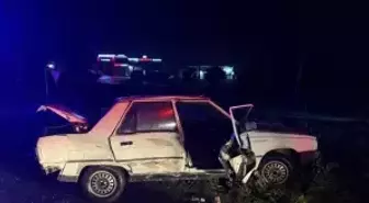 Manisa'da tır ile otomobilin çarpıştığı kazada 3 kişi yaralandı