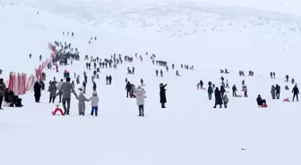 Muş'ta kayakseverler hafta sonu tatilini kayak merkezinde değerlendirdi