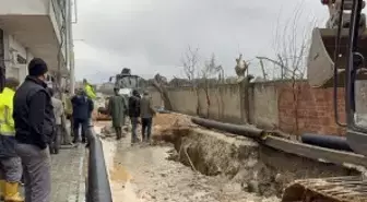 Onarım çalışması sırasında yolda yeni göçük; 1 yaralı