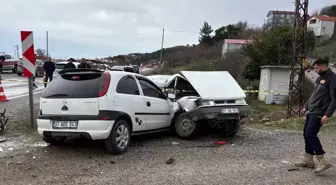 Sinop'ta otomobiller çarpıştı: 1 yaralı
