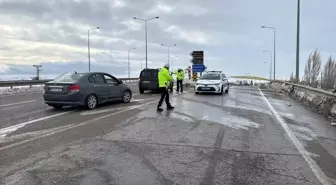 Sivas-Kayseri kara yolu tipi nedeniyle ulaşıma kapandı