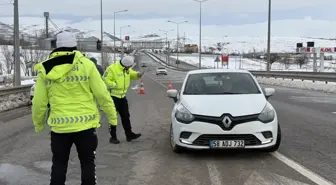 Sivas-Kayseri kara yolu tipi nedeniyle ulaşıma kapatıldı