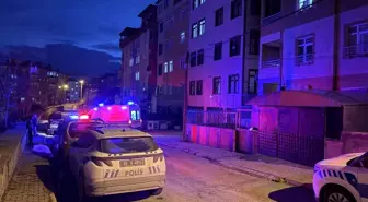 Tartıştığı erkek arkadaşını banyoda bıçaklayarak öldürdü