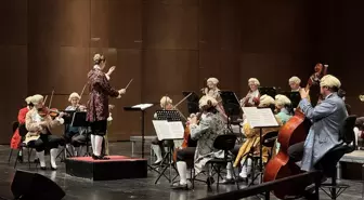 Viyana Mozart Orkestrası AKM'de müzikseverlerle buluştu