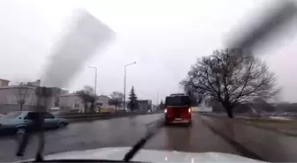 Yağış sonrası çevre yolu 'göle' döndü, bazı araçlar yolda kaldı