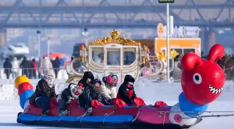 Albüm: Çin'in Songhua Nehri'nin Donmuş Yüzeyinde Yapılan Kar Temalı Etkinlikler Yoğun İlgi Gördü