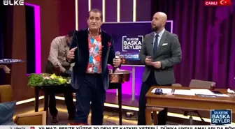 Aydın Aydın'dan Beyazıt Öztürk'e 'Sarılma ve Öpme' Eleştirisi